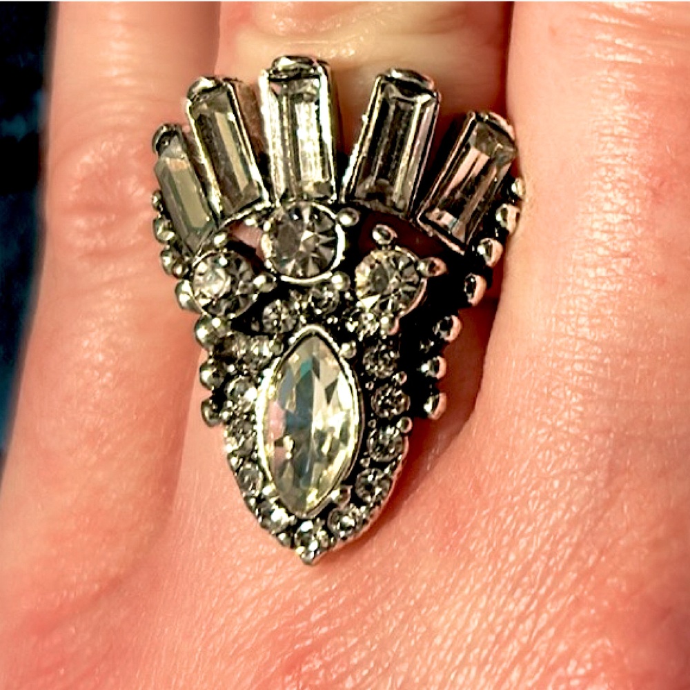 Elegant Circus style diamond ring